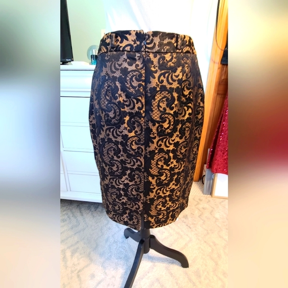 NWOT! Brocade Black & Gold Skirt Size 4 - Picture 2 of 6